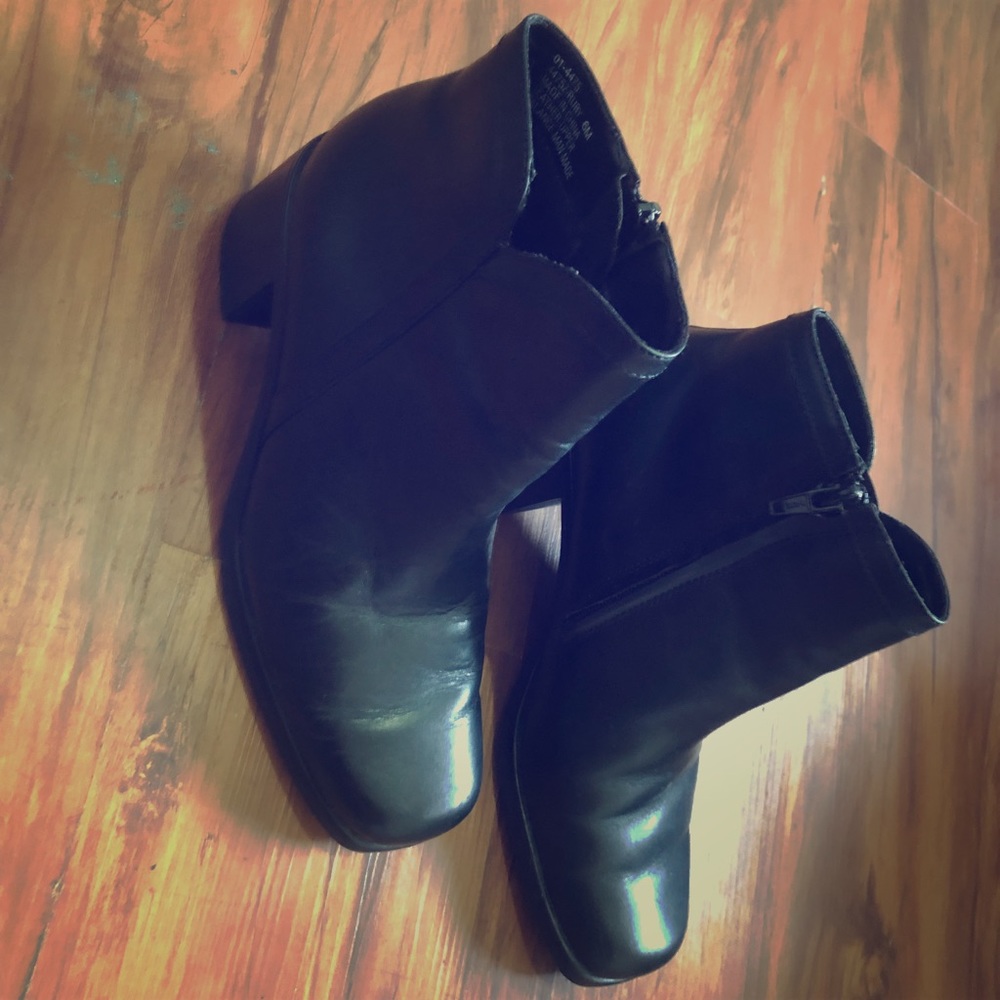 • Black booties •